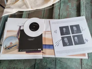 Love of Lesbian - V.E.H.N. vinilo edición firmada