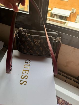 Conjunto Zapatillas Guess Talla 36 y Bolso