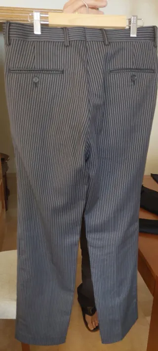 Chaqué negro y gris. Talla L. Marca Roberto Bassi.