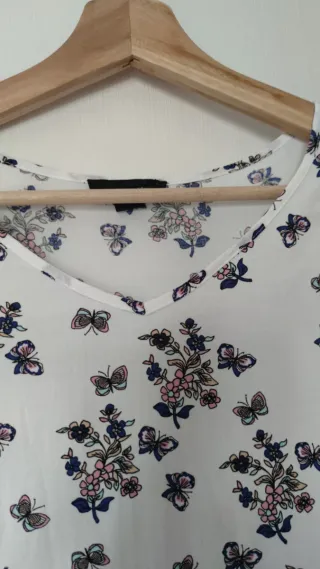 Blusa Atmosphere Talla S/36 Flores y Mariposas