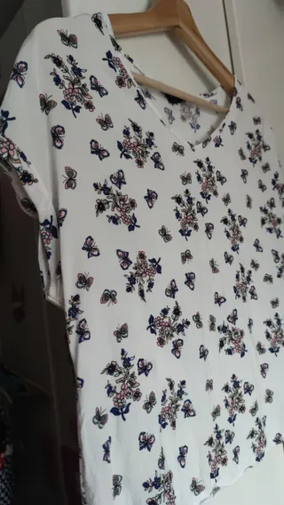 Blusa Atmosphere Talla S/36 Flores y Mariposas