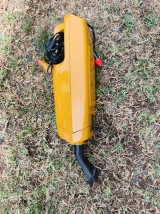 Aspirador Coche Antiguo Amarillo