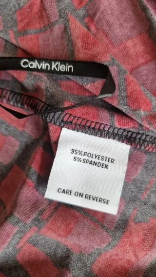 Blusa Verano Calvin Klein estampada en cuadros.