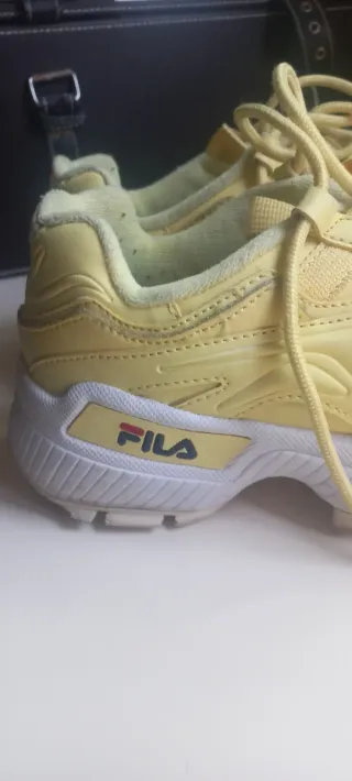 Deportivas Fila amarillas