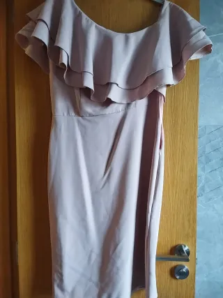 Vestido rosa con volantes