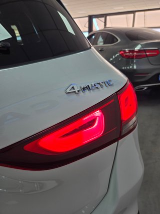 Mercedes-Benz GLA200D 4 MATIC FULL