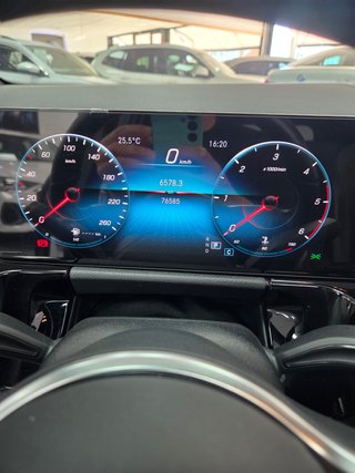 Mercedes-Benz GLA200D 4 MATIC FULL