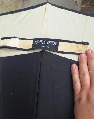 Ombrello nero e beige