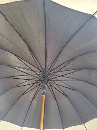 Ombrello nero e beige