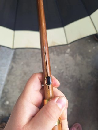Ombrello nero e beige