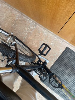 Bicicleta de montaña negra