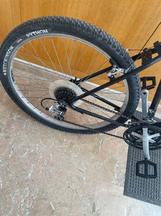 Bicicleta de montaña negra