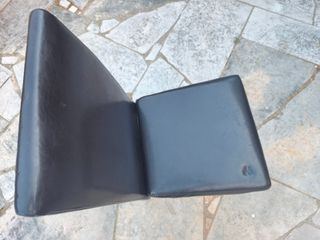 Silla de comedor de cuero sintético y madera