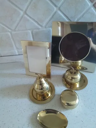 Set portafoto e soprammobili dorati