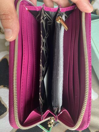 Cartera monedero Axel fucsia con etiqueta