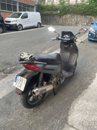 Aprilia Sport City 200cc Scooter Gris