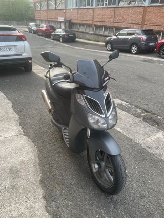 Aprilia Sport City 200cc Scooter Gris