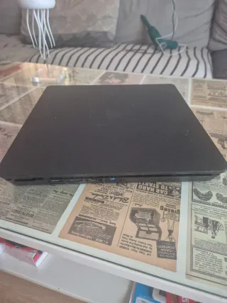 PlayStation 4 Slim Negra