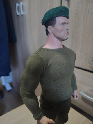 Figura Arnold Schwarzenegger Comando 1/6