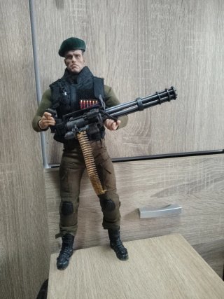 Figura Arnold Schwarzenegger Comando 1/6