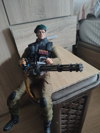 Figura Arnold Schwarzenegger Comando 1/6
