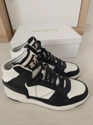 Zapatillas Guess Negras y Blancas