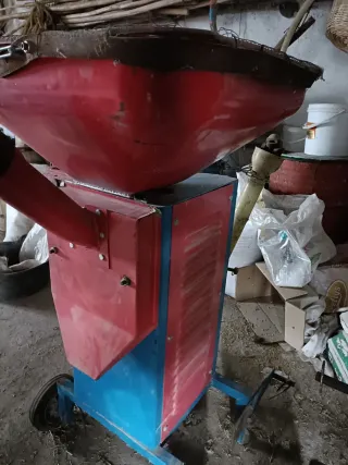 Molino de cereales accionado por toma de fuerza
