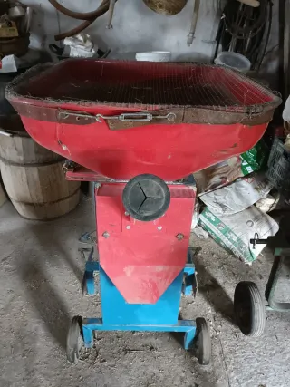 Molino de cereales accionado por toma de fuerza