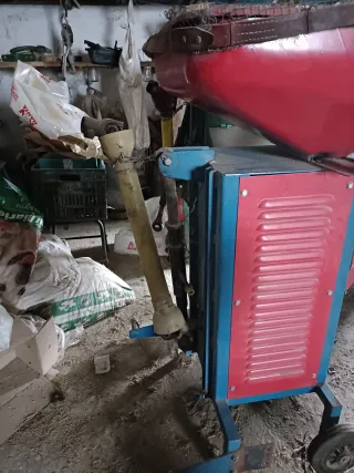 Molino de cereales accionado por toma de fuerza