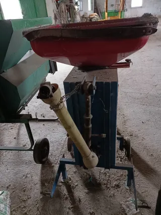 Molino de cereales accionado por toma de fuerza