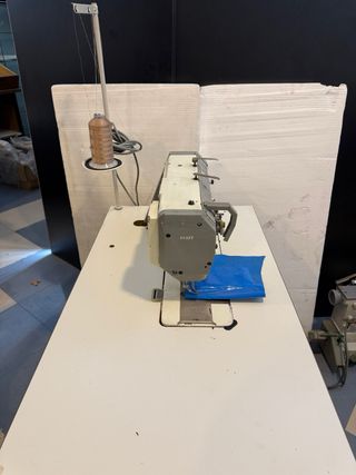 Maquina de una aguja triple arrastre PFAFF