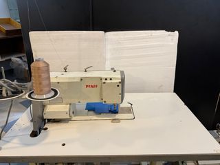 Maquina de una aguja triple arrastre PFAFF
