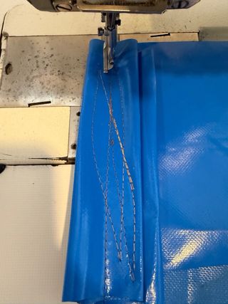 Maquina de una aguja triple arrastre PFAFF