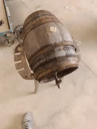 Barrica de madera antigua