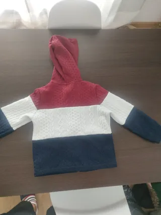 Abrigo infantil con capucha y cremallera