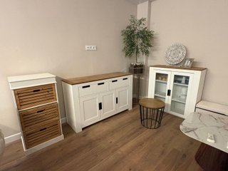 Mesa comedor con 4 sillas y banco y otro mobiliari