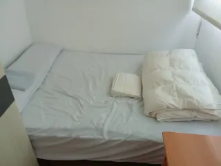 Alquilo habitación junto parada de metro Maragall.