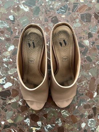 Zapatos de tacón beige