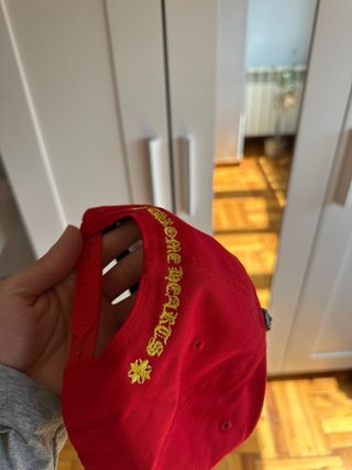 Gorra Chrome Hearts Roja con Bordado Dorado