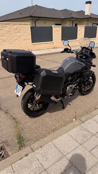 Suzuki V-Strom DL650 Negra