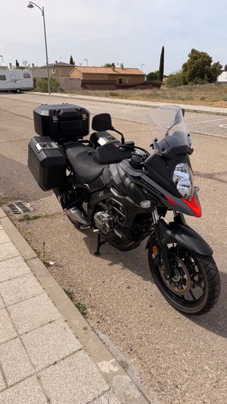 Suzuki V-Strom DL650 Negra