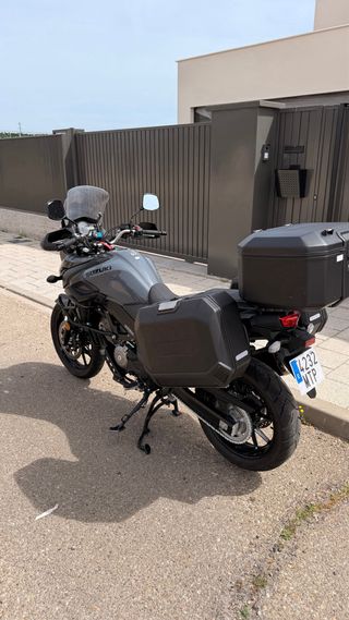 Suzuki V-Strom DL650 Negra