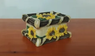 Cajita joyero de marmolina - Relieve de Girasoles