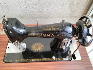 Máquina de Coser Sigma con Mueble