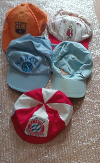 24 + 5 Lote gorras futbol. #Gorra #Visera