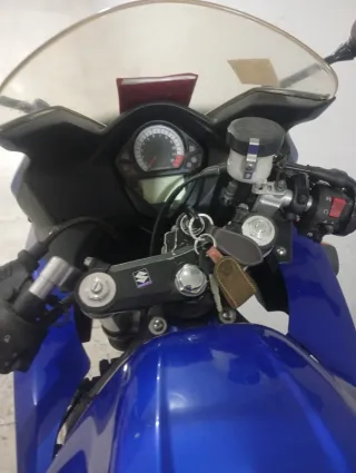 Suzuki SV Moto Deportiva Azul