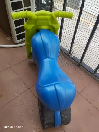Bicicleta infantil azul y verde