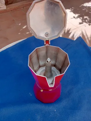 Cafetera JATA Roja