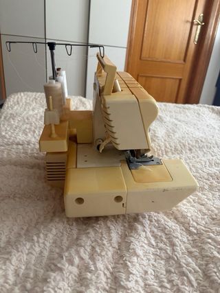 Máquina de coser Yamata FY14U