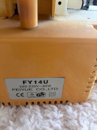 Máquina de coser Yamata FY14U
